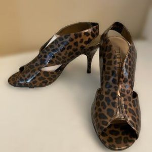 MODA SPANA PATENT LEATHER LEOPARD SLING BACK HEELS - SIZE 8